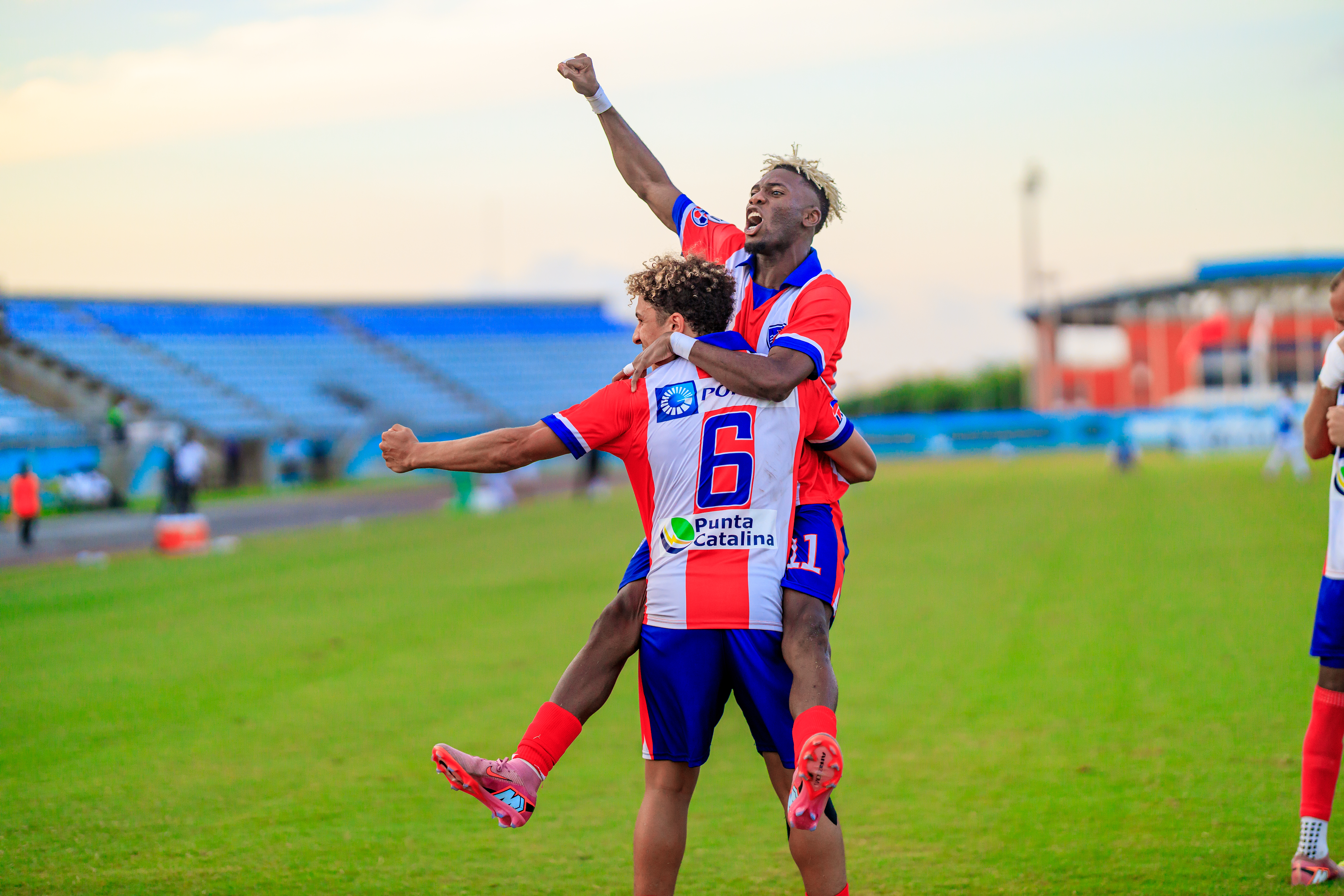 Delfines del Este Edge Metropolitan to Set Up a CFU Club Shield Final Showdown